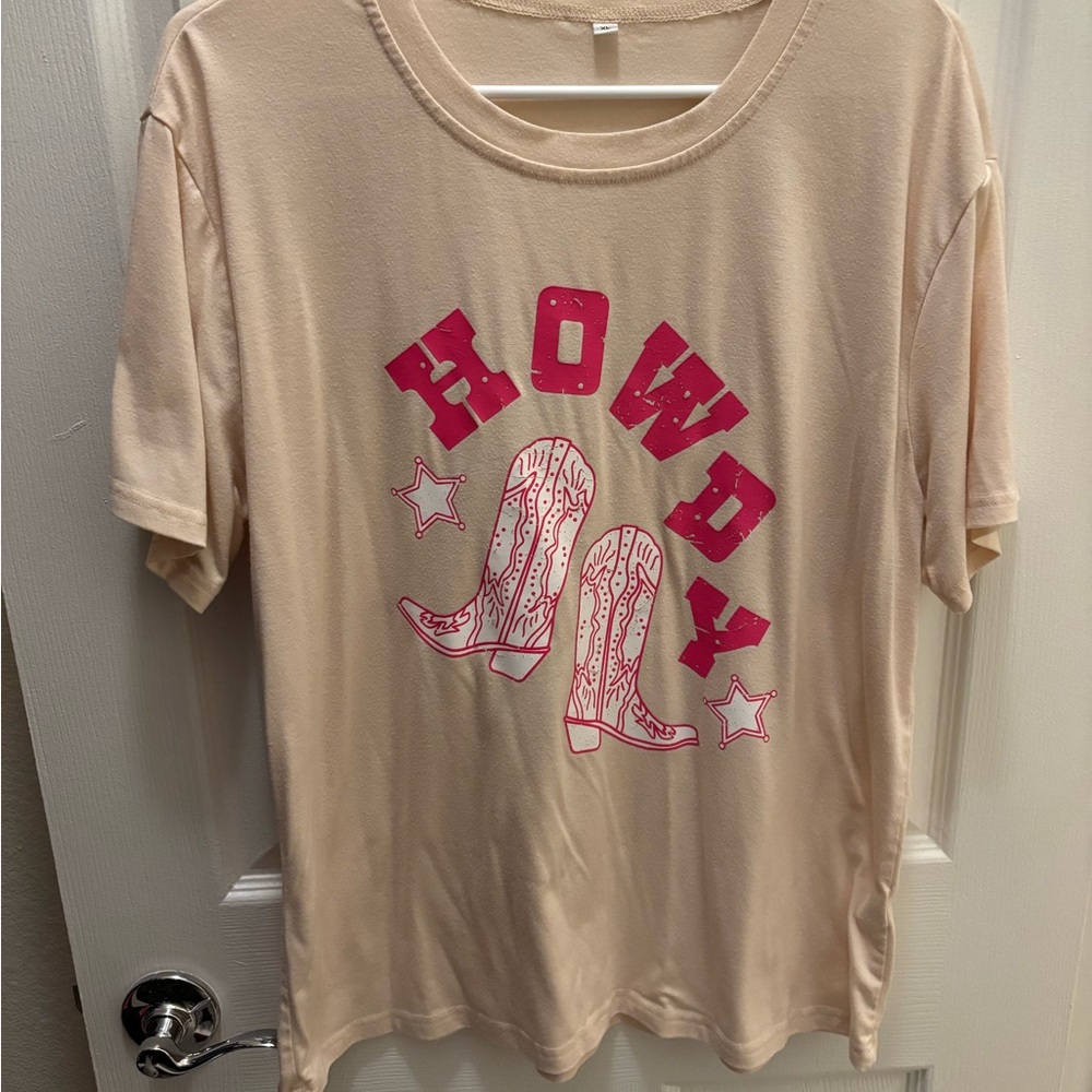 Cream T-Shirt with Pink 'Howdy' Graphic